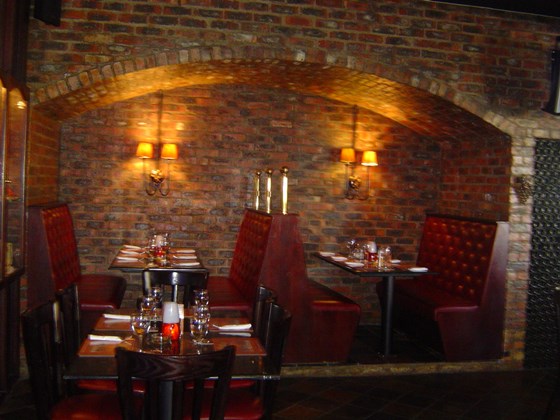 restaurants: Dros Restaurant & Wine Cellar